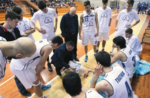 Košarkarji Portoroža so v 1. krogu lige Telemach za obstanek premagali Slovan z 69:59 (14:16, 32:29, 44:42).
