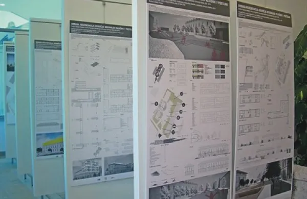 Študenti arhitekture so v sklopu delavnic projekta Konservatorski center sodobnih umetnosti, katerega partner je Občina Postojna, pripravili 11 zanimivih idejnih rešitev, s katerimi bi lahko učinkovito izkoristili prazne objekte nekdanjih vojašnic v