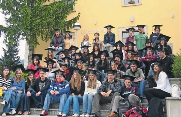 V eni od stavb nekdanjih vojašnic nad Bistrico že več let deluje gimnazija
