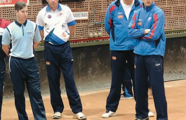 Hrast : Lokateks Trata; od desne - Marko Švara, Valter Švara in Peter Ravbar (vsi Hrast) ter Simon Možina (Lokateks Trata)
