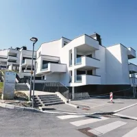  Naselje Nokturno so oglaševali kot nadstandardno sosesko, ki danes zaradi slabe kakovosti izvedbe hitro propada  