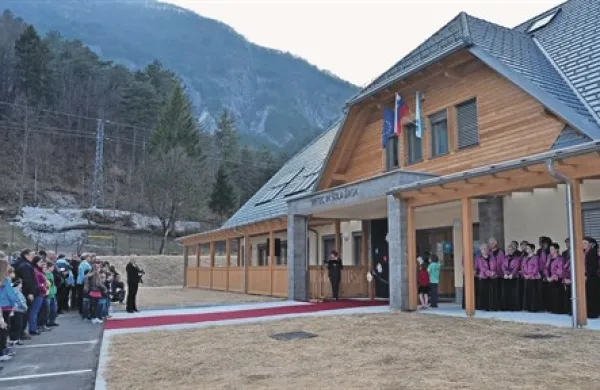  Okolica šolske stavbe je funkcionalno zasnovana