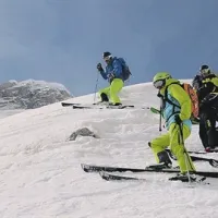 V ledenem in južnem snegu so se v soboto smučarji prebijali od 2300 do 1100 metrov višinske razlike