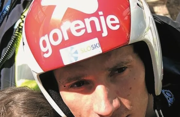 Slovenski smučarski skakalec Robert Kranjec se je danes poslovil od naslova svetovnega prvaka v poletih, ki ga je v šampionskem slogu osvojil na prvenstvu pred dvema letoma v Vikersundu. 
