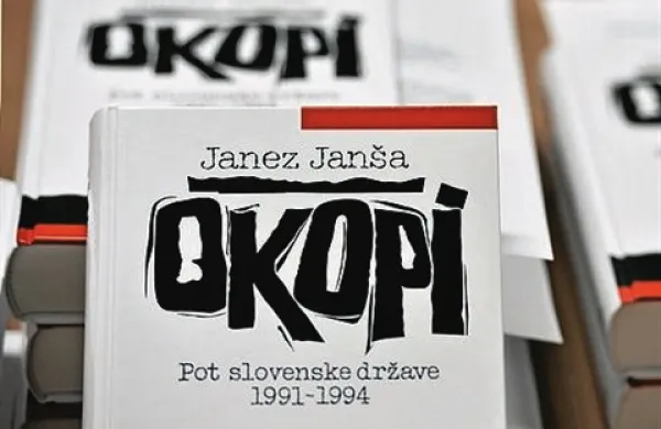 Predsednik SDS Janez Janša je danes predstavil drugo, dopolnjeno izdajo Okopov
