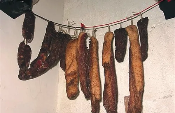 Čeprav so doma na voljo okusne mesnine, je bilo treba potlačiti željo po takšnih grižljajih