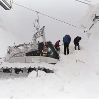 Postaja žičnice Prevala je izginila pod snegom