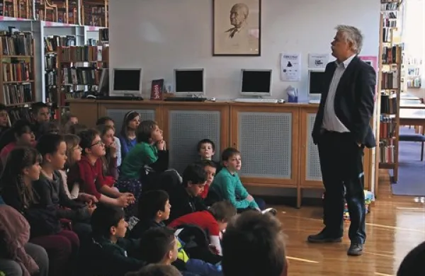 Knjižnica vabi  k pravljičnim uricam vse do petka