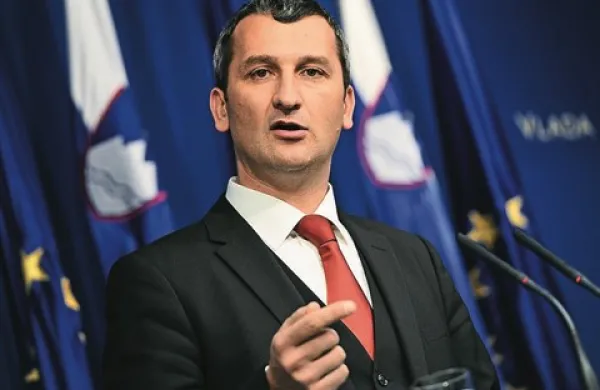 Vlada se je odločila, da bo rok za urejanje podatkov o nepremičninah, potrebnih za izračun nepremičninskega davka, podaljšala do 30. aprila, je povedal minister za infrastrukturo in prostor Samo Omerzel