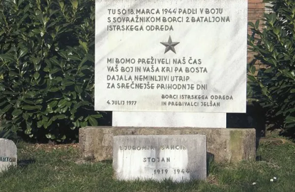 Spomenik devetim padlim borcem Istrskega odreda pri OŠ Jelšane 