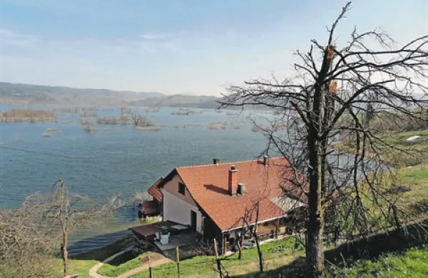 Starejši prebivalci Planine od leta 1947 ne pomnijo tako poplavljenega Planinskega polja  
