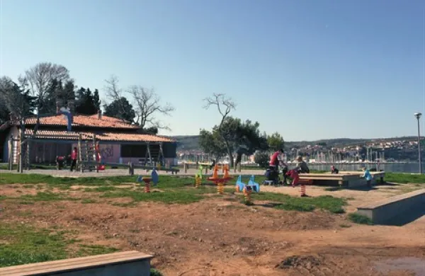 Posegov na Svetilniku naj bi se lotili v začetku aprila, da bi jih končali še pred turistično sezono