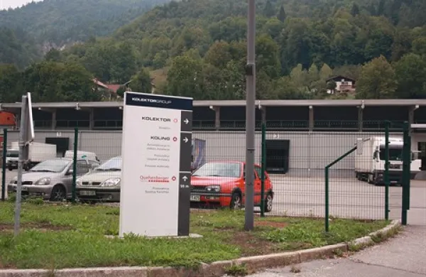 Ob zaključku praznovanja 50-letnice idrijske družbe Kolektor so finalistom nagradnega natečaja Poganjajmo znanje danes podelili nagrade za najboljše diplomske naloge