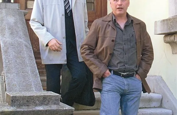 Nekdanjemu kriminalistu Borisu Iskri (na fotografiji v ospredju, za njim odvetnik Branko Gvozdić) grozi nova zaporna kazen