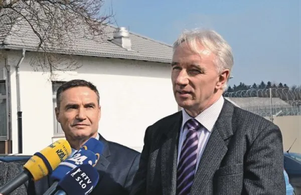 Dušan Valentinčič (levo) se vrača v Koper, Jože Podržaj pa z Doba na vrh uprave za izvrševanje kazenskih sankcij 