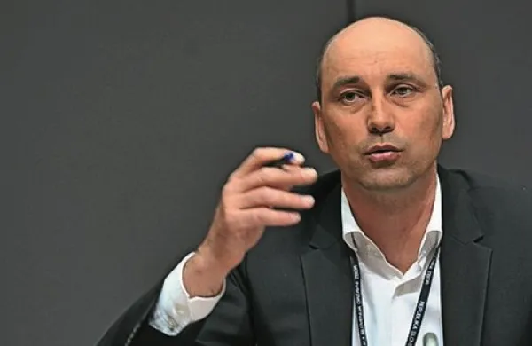  Nekdanji prvi mož NKBM Matjaž Kovačič je parlamentarno preiskovalno komisijo o bankah opozoril, naj za stanje v bančnem sistemu ne išče le krivcev za nazaj, ampak v tekočem projektu, to je dokapitalizacijah in prenosih slabih terjatev na DUTB