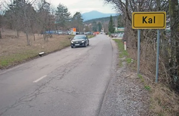 Obnova in širitev ceste v vasi Kal pri Pivki bo  prispevala k lažjemu srečevanju tovornih in osebnih vozil, preglednejši varnostni razdalji in s tem zmanjšanju prometnih nesreč 