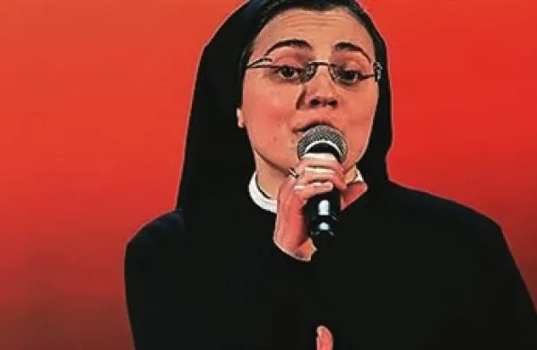 Nuna Cristina Scuccia se je opogumila in se prijavila na  italijanski pevski šov The Voice