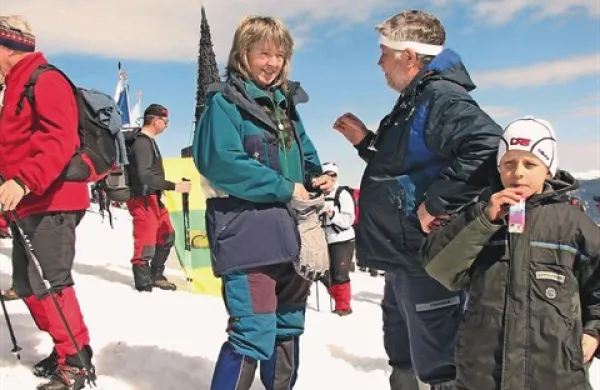  Damjana Čadež (na fotografiji na enem prejšnjih pohodov) za vzpon na Porezen priporoča polno zimsko opremo