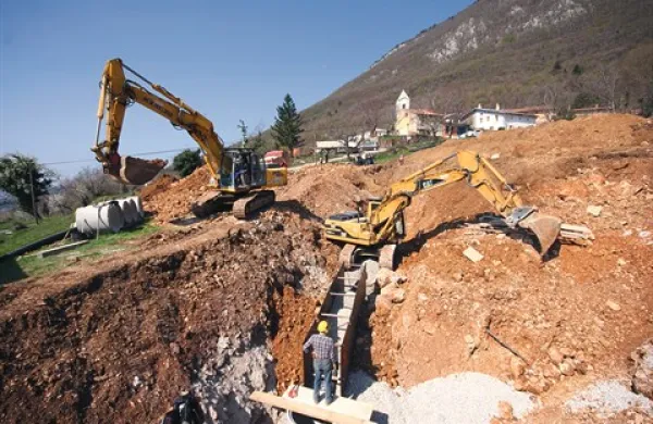  Omrežje cevi na plazišču bo segalo tudi do osem metrov globoko