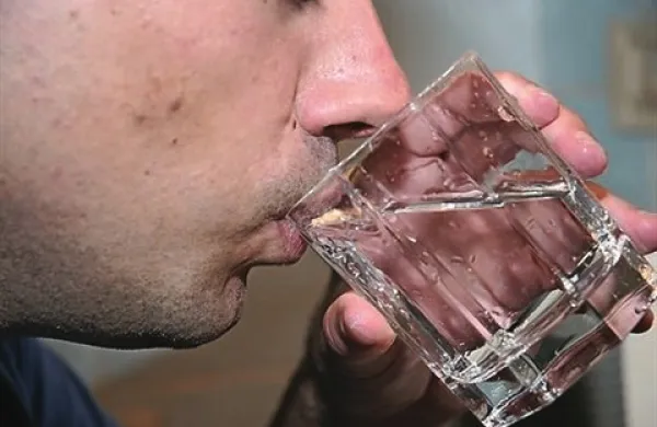 V  Sloveniji kljub dobri zakonodaji, ki jo imamo na področju vode, in dobrim ukrepom, ki jih peljemo na področju vodooskrbe, lahko občinski svet z navadno večino podeli komurkoli do 40 let koncesijo za oskrbo s pitno vodo