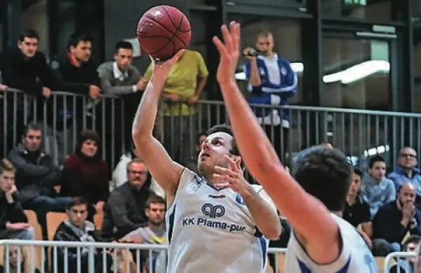    V zadnji minuti si je pri Plami pur najboljši igralec Adin Kavgić zvil gleženj