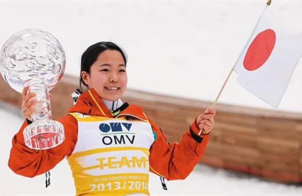Sara Takanashi je z naskokom prvo ime med smučarskimi skakalkami
