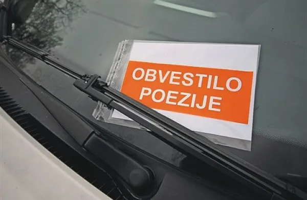 Obvestila poezije: namesto položnice Kosovelova pesem