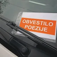 Obvestila poezije: namesto položnice Kosovelova pesem