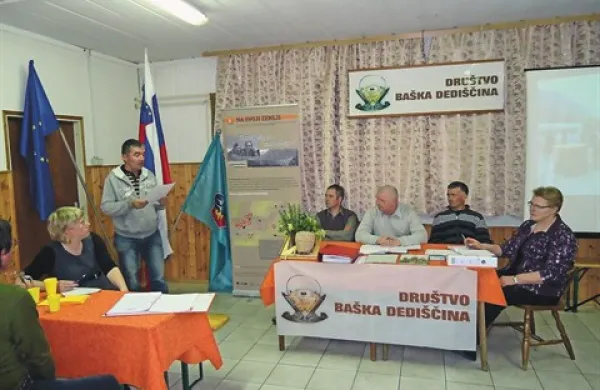 Društvo Baška dediščina je sredi marca  na rednem  volilnem občnem zboru   popisalo zadnjo stran v knjigi delovanja za leto 2013