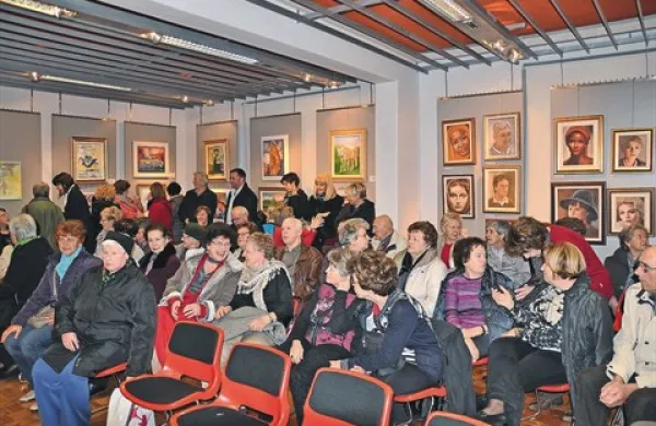 V Galeriji Frnaža so zaprli razstavo likovnih del in mozaika, ki jo je ob dnevu žena pripravilo Društvo Univerza za tretje življenjsko obdobje Nova Gorica