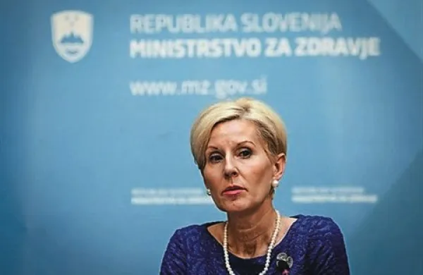 Alenka Trop Skaza je bila prokuristka v enem izmed podjetij - od 8. septembra leta 2009 do 11. februarja letos. Delo prokurista pa ni združljivo z ministrskim, navaja protikorupcijska komisija.