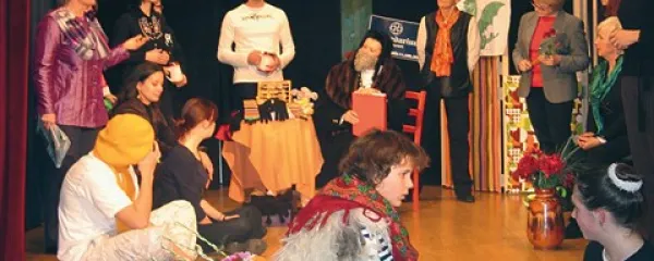 Udeleženci ene od skupin dopolnilnega pouka so ob lanskem slovenskem kulturnem prazniku pripravili literarni večer o Primožu Trubarju