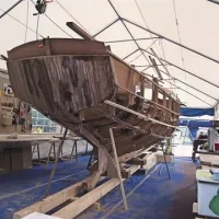 V Marini Portorož je že viden skelet tradicionalne lesene dvojambornice škuner, ki jo je mladi konstruktor poimenoval Cassiopeia   