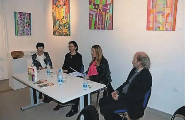 Na predstavitvi pesniške zbirke  Andreje Blažič Klemenc (druga z leve) so v Notranjskem muzeju sodelovali (z leve) Magda Cej, Tanja Jakomin Kocjančič in Franc Merkač