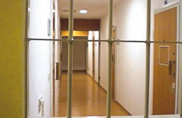 Novogoriško sodišče je goljufa iz Idrije obsodilo na štiri leta in pol zapora. Doslej je bil zaradi goljufij že večkrat kaznovan.