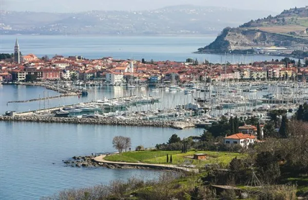  Izola - zadnja dva župana sta za potrebe volitev prijavila stalno bivališče v občini