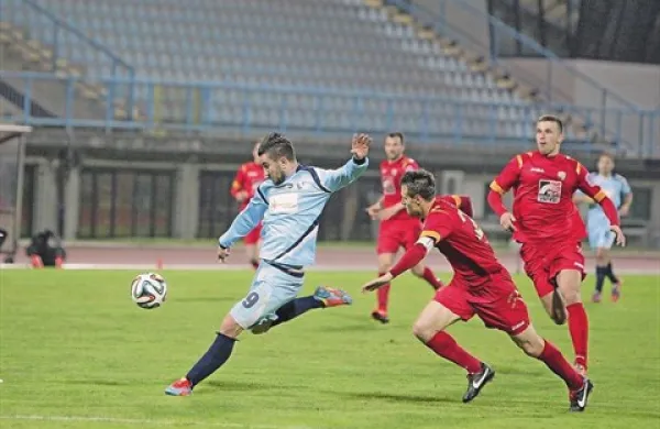 Nogometaši Gorice so z 2:1 pred domačimi gledalci ugnali velenjski Rudar in se tako uvrstili v finale Pokala Slovenije