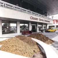 Po skoraj treh mesecih prenove v petek vrata  odpirata  Grand hotel Portorož in Apollo, gostom pa bo na voljo tudi  sodoben  bazenski kompleks s 750 kvadratnimi metri vodnih površin 

