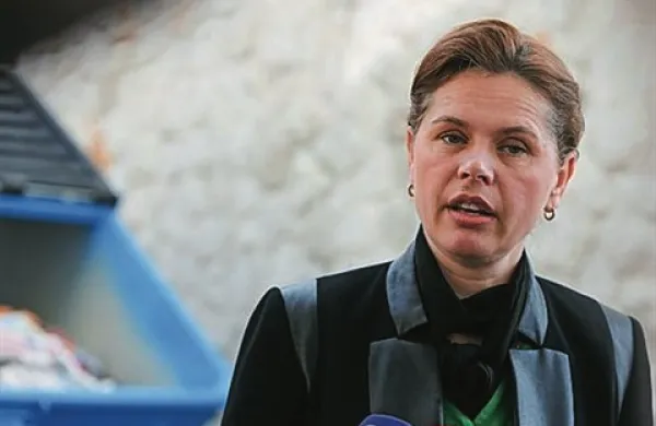 Predsednica vlade Alenka Bratušek verjame, da bo imela vlada v zelo kratkem času na mizi konkretne in dobre rešitve za zapolnitev javnofinančne vrzeli po razveljavitvi zakona o davku na nepremičnine