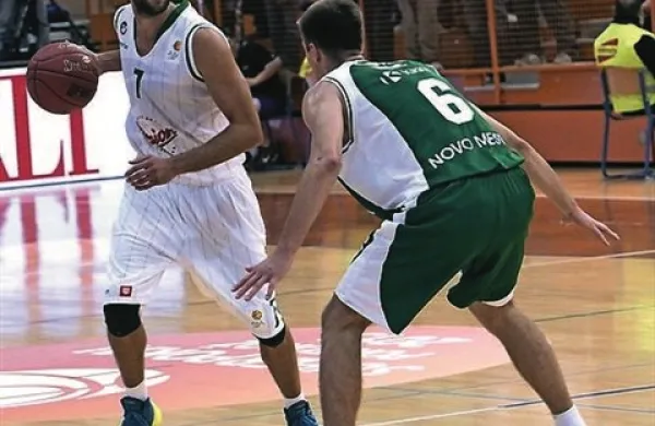 Iz Uniona Olimpije so namreč danes sporočili, da bodo zaradi neprofesionalnega odnosa denarno kaznovali igralce in strokovni štab. Niso pa razkrili, kakšen bo znesek kazni.