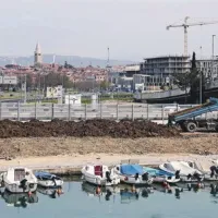 Na nasutju med mandračem v ustju Badaševice in hitro cesto urejajo  pasje sprehajališče