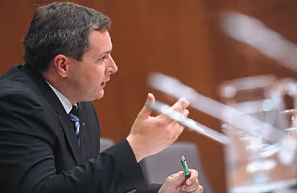 Po seji je minister za kmetijstvo in okolje Dejan Židan povedal, se bodo nekatere aktivnosti začele že v petek