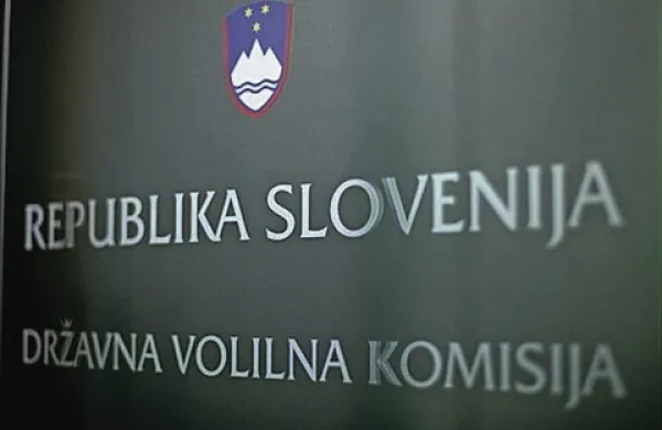 Danes začenjajo teči volilna opravila za referendum o arhivski noveli, za katerega so poslanci v torek sklenili, da bo potekal 4. maja