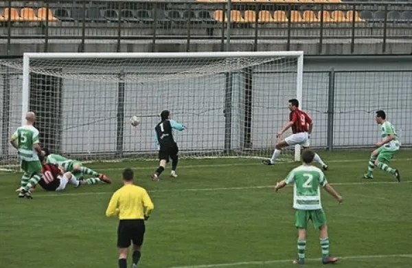 Dino  podajal, Jerkič zabijal