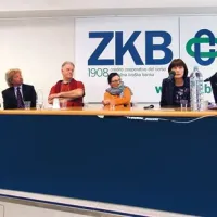 O svoji poeziji so spregovorili (z leve) Marko Kravos, Marij Čuk, Boris Pangerc, Irena Žerjal, Majda Artač, ki jih je  povezovala  Vilma Purič
