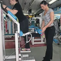 Vadbo Sabine Ferran občasno nadzoruje trenerka Karin Babič 