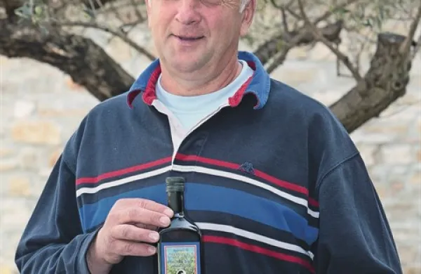 Danilo Sergaš s svojim oljčnim oljem