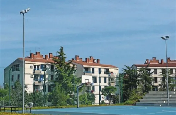 Večina nepremičninskih agentov stanovanja vrednoti na 2000 evrov za kvadratni meter ali manj