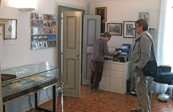 V Pomorskem muzeju Sergej Mašera Piran so danes predstavili obnovljeno in dopolnjeno muzejsko zbirko spominske sobe Giuseppeja Tartinija